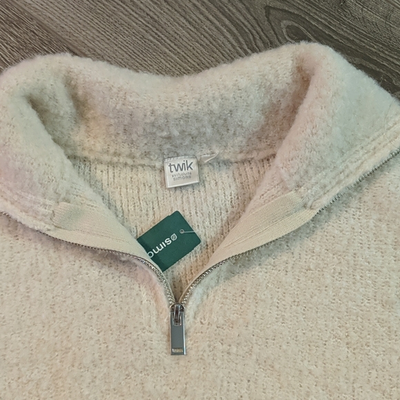 Simons | Fuzzy Half Zip Sweater 🤍 - Picture 2 of 4